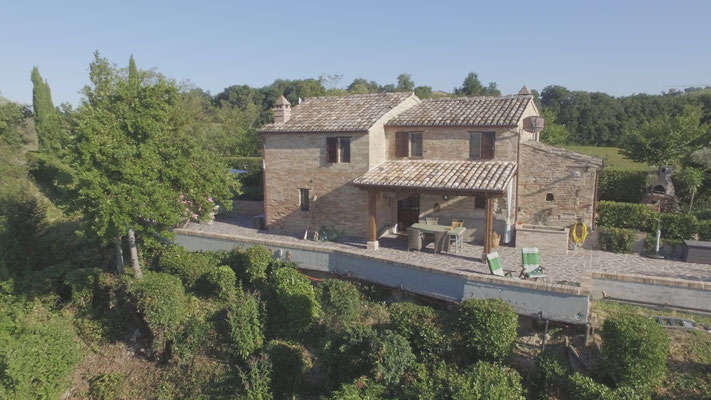 Ervaar de heerlijke lange zomeravonden zittend onder de veranda