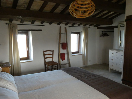 Slaapkamer 1 met een tweepersoonsbed