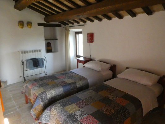 Slaapkamer 2 met twee eenpersoons bedden