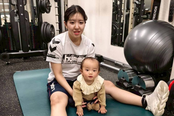 府中市のパーソナルジム健想で子連れ・孫連れトレーニングを行う様子