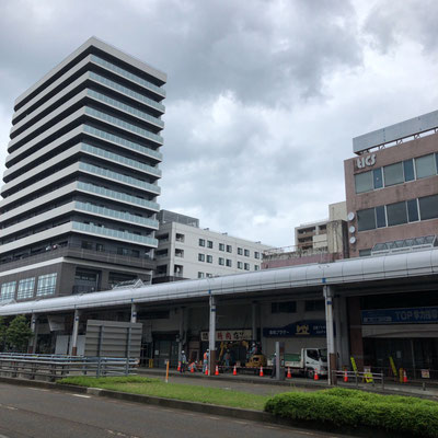 まちなかの再開発も進んで、商店街の閉店・工事が始まっていました。左端の白い建物に長岡市社会福祉センタートモシアが入っています。