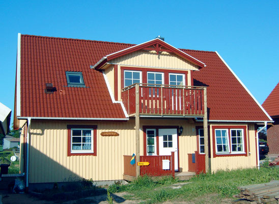 Berg-Schwedenhaus Modell Malmö Frontseite mit Balkon