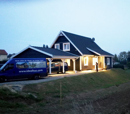 Referenz Modell Malmö mit Carport von Berg-Schwedenhaus 