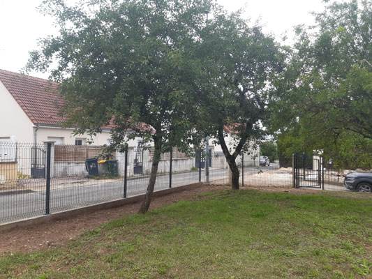 CHESNET ELAGAGE - Pose d'une clôture rigide sur muret - SAINT FLORENT SUR CHER (18)