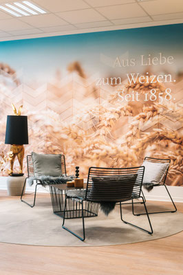 Lobby Interior Design Unternehmen – moderner Empfangsbereich mit klarer Struktur