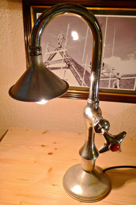 Findling-Lampe "Hahn"; alter Wasserhahn + Alutrichter; verkauft