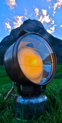 Findling-Lampe "E.T."; Petroleum-Scheinwerfer, dimmbar; 250.-