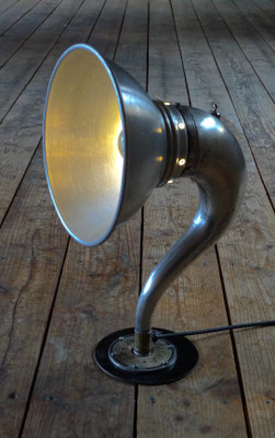 Findling-Lampe "Schreihals" silber; Lautsprecherhorn, Wäschestampfer-Teil; verkauft