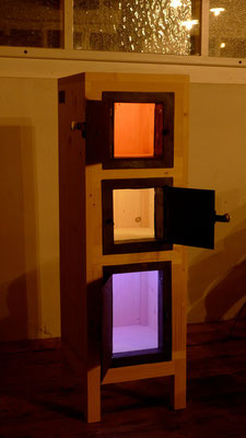 Findl.ING-Kommode "Kamin"; alte Ofentürli + LED-Innenbeleuchtung; verkauft