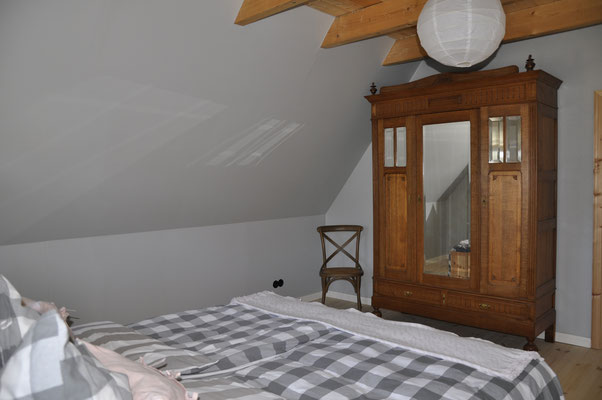 vorderes rechtes Schlafzimmer - kann als 3. Schlafzimmer mit max. 4 Schlafmöglichkeiten zur Käptn's Half dazu gebucht werden