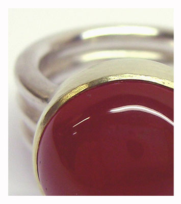 Silberring mit Karneol in Goldfassung