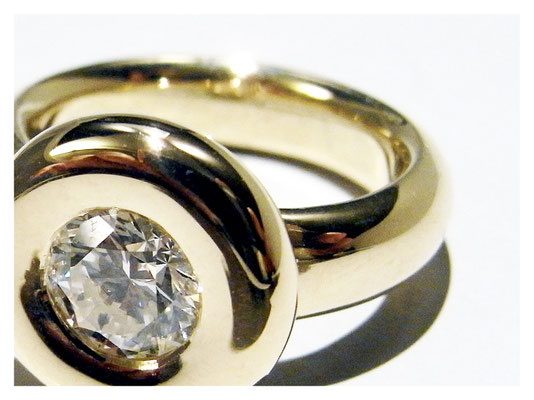 Beispiel Goldring mit einkarätigem Diamant, Brillantschliff.