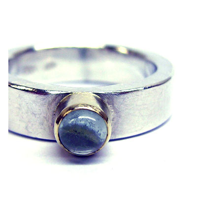 Silberring mit Turmalin in Gold gefasst