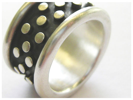 Silberring, cool, schwarz-weiss