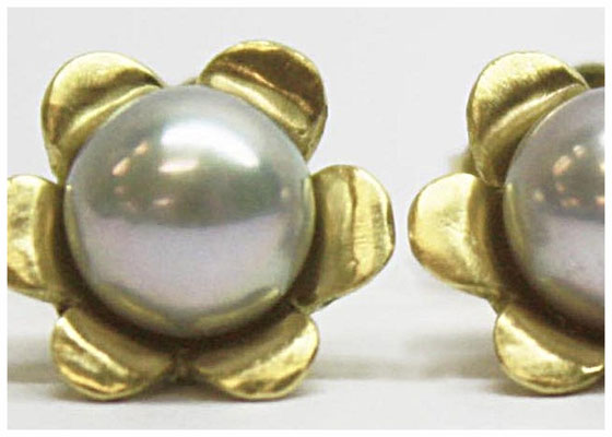 Ohrstecker, 750er Gelbgold, Akoya Perlen, Blümchen