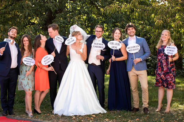 Burg Crass Hotel & Eventlocation Eltville, Freygäßchen 1, 65343 Eltville am Rhein, Hochzeitsbilder, Hochzeitsfoto, Hochzeitsfotograf, Fotograf für Hochzeiten, kreative Hochzeit, Gruppenbild bei Hochzeiten, Gruppenfoto Hochzeit, Spaß Bild Hochzeit Gruppen,