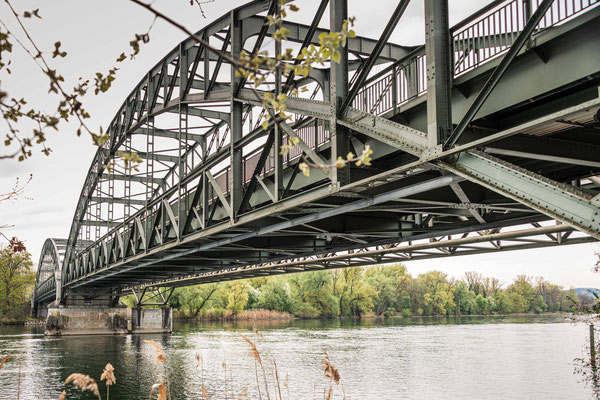Letzte Aare Strassenbrücke bei Mündung in den Rhein