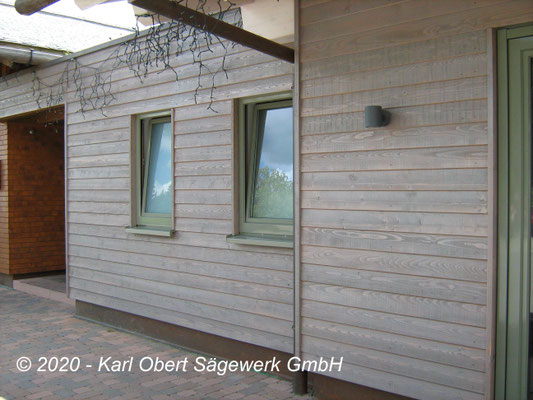 Farbbehandlung für Ihre Fassade aus Lärchenholz - Karl Obert Sägewerk GmbH