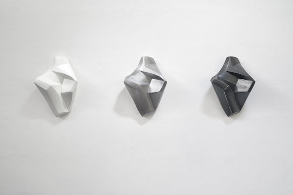 Wandobjekte - 2019 -  Aluminium weiß lackiert - Aluminium gebürstet - Bronze schwarz patiniert - Editionen