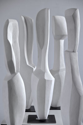 Stelengruppe - 2023 - Aluminium weiß lackiert - h 150 x b 60 x t 120 cm (inkl. Sockel) - Ausschnitt