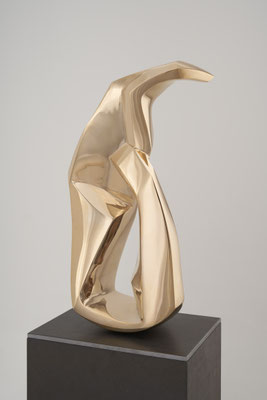 Newa - 2020 - Bronze poliert - 60 (h) x 30 (b) x 19 (t)   -   Ansicht 1