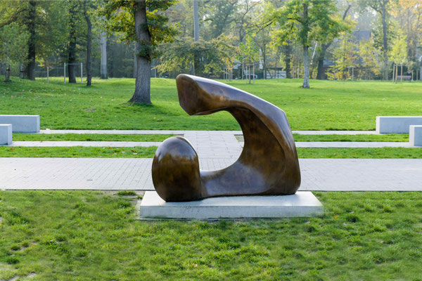 C - 2020 - Bronze 180 (h) x 140 (b) x 45 (t) cm - Ansicht 2 - Foto: Ulla Born