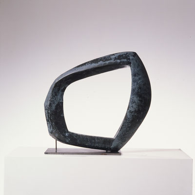 o.T. XI  - 2023  -  Bronze patiniert  -  h 65 x b 66 x t 13 cm