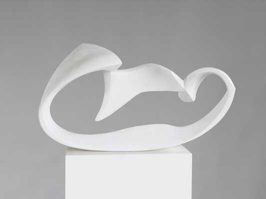 Ola I - 2020  - Bronze weiß -  h 45 b 90 x t 40 cm 