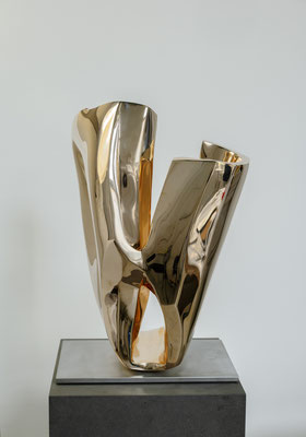 Pela - 2021 - Bronze poliert -h 55 x b 33 x t 44 cm - Ansicht 3
