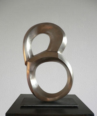 Hab Acht - 2012 - Bronze matt - 48 (h) x 30 (b) x 14 (t)  cm - Ansicht 1