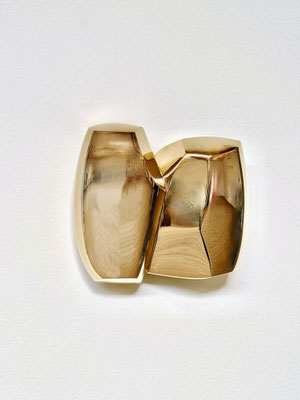 Wandobjekt  -  2025  -  Bronze poliert - h 22 x b 23 x t 9 cm