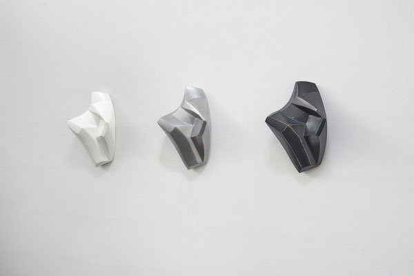 Wandobjekte -  2019  Aluminium weiß lackiert - Aluminium gebürstet -  Bronze schwarz patiniert - Editionen