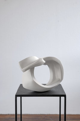 OPUS III - 2023 - Bronze weiß lackiert  - h 25 x b 33 x t 24 cm 