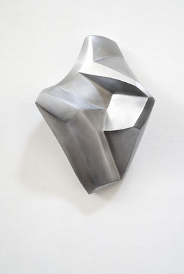 Wandobjekt - 2019 - Aluminium gebürstet  40 (h) x 29 (b) x 14 (t) cm - Edition - Ansicht 1