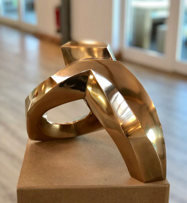 o.T. III - 2019 - Bronze hochglanzpoliert  - 34 (h) x 40 (b) x36 (t)  cm