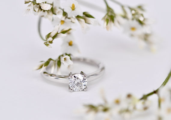 Weißgold Verlobungsring mit Brillant