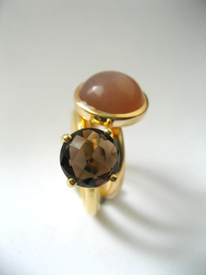 moderne Ringe mit Farbsteinen aus Gold