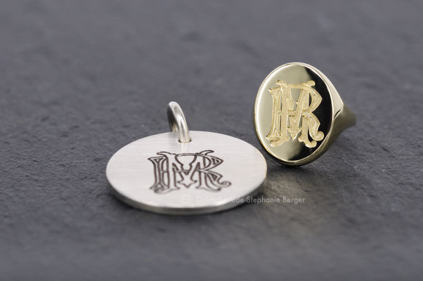 Monogramm Anhänger aus Silber.