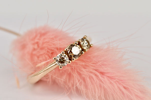 Trilogie-Ring aus Roségold mit brauen Brillanten
