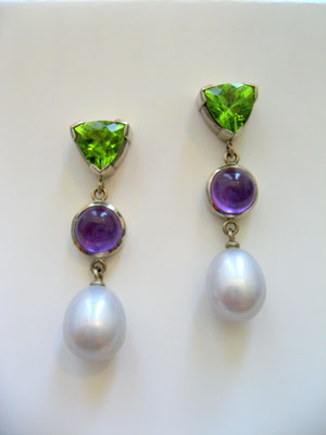 Ohrhänger aus Weißgold mit Peridot Amethyst und Perlen