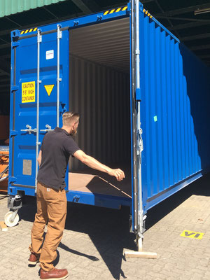 40 Feet Container Doors open / Hecktüren öffnen