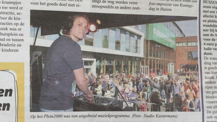 Nieuwsblad voor Huizen Frontpage Koningsdag 2015