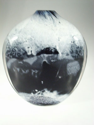 Xavier de Mirbeck, schwarz-weiß bemaltes Vasenobjekt, Studioglas, geblasene Kunst, Landschaft, Vase, schwarzweiss, Paris