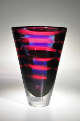 Gerd Kruft, Studioglas, optiscges glas, Glaskunst, Essen, Gefäß, Vase, Saturn, John Kuhn, Schliff, Farbe