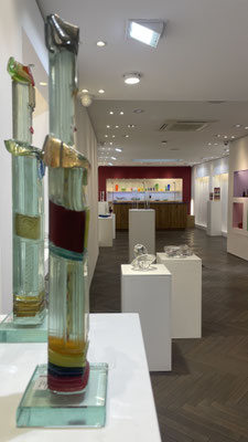 CCAA Studioglas glaskunst glasgalerie glassart blownglass handblown kunsthandwerk unikat collect köln cologne angewandt kunst sammlung ausstellung design paperweight briefbeschwerer exhibition verresoufflé galerieduverre interiordesign 
