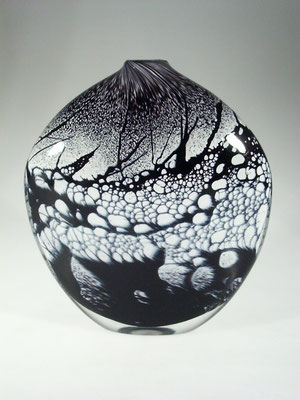 Xavier de Mirbeck, schwarz-weiß bemaltes Vasenobjekt, Studioglas, geblasene Kunst, Landschaft, Vase, schwarzweiss, Paris
