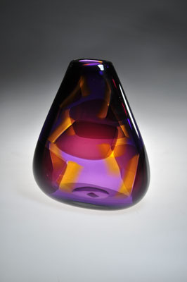 Gerd Kruft, Studioglas, optiscges glas, Glaskunst, Essen, Gefäß, Vase, Saturn, John Kuhn, Schliff, Farbe
