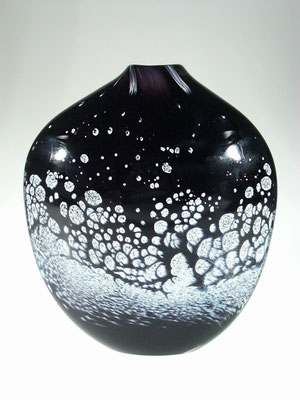 Xavier de Mirbeck, schwarz-weiß bemaltes Vasenobjekt, Studioglas, geblasene Kunst, Landschaft, Vase, schwarzweiss, Paris