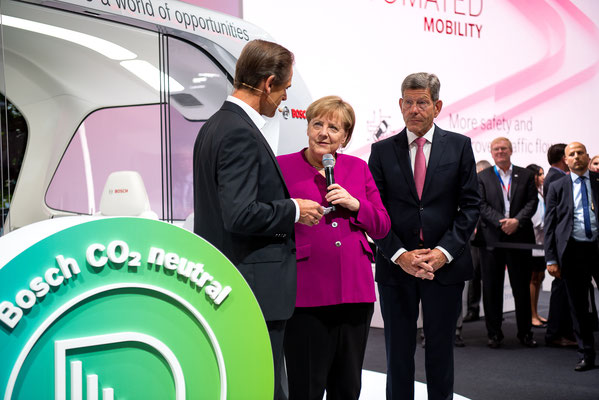 Presserundgang mit Bundeskanzlerin Angela Merkel © photo alliance.de / Friedhelm Herr