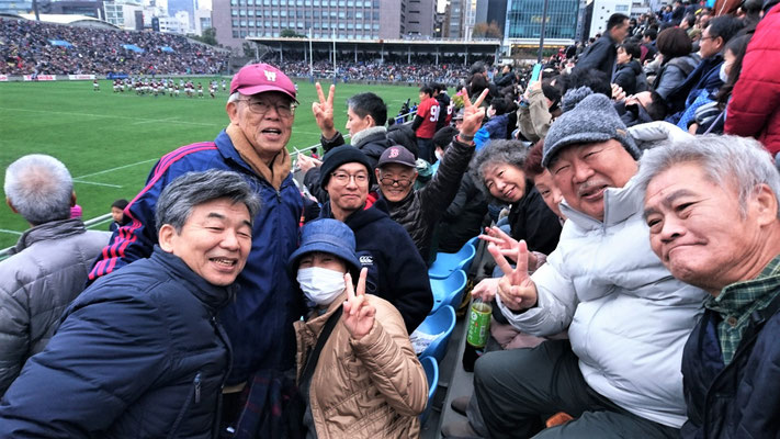 ８年振りの対抗戦優勝で、満面の笑顔、笑顔、笑顔